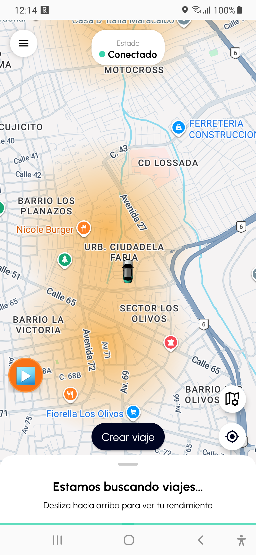 Botón ▶ flotante que aparece al pausar